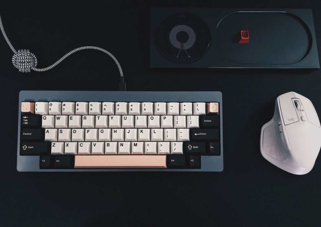 RAMA Works M60 mechanical keyboard, MX master 2S and Native Union Wireless charger for minimal setup