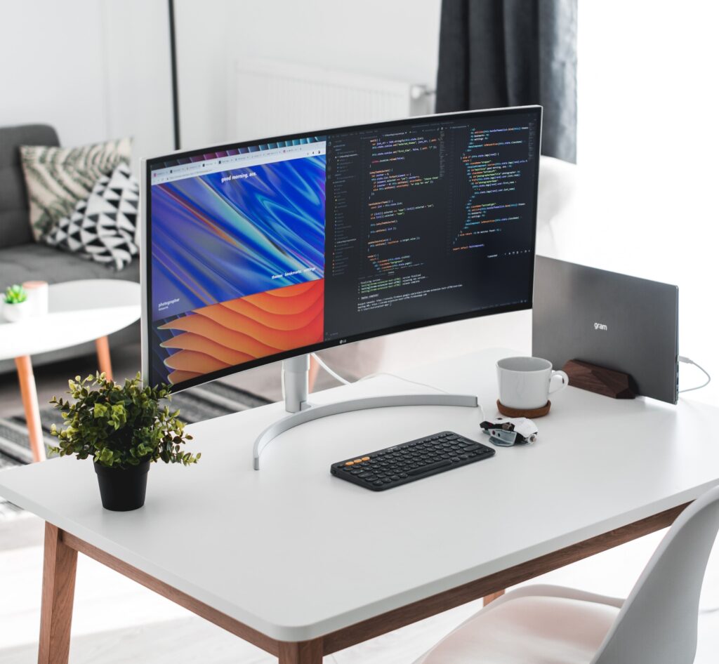 LG 34UC99-W ultrawide gamer monitor by LG