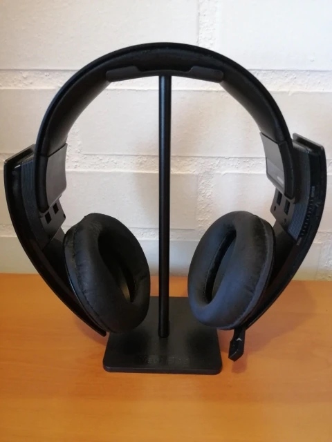 metal headphone stand
