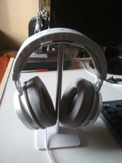 metal headphone stand