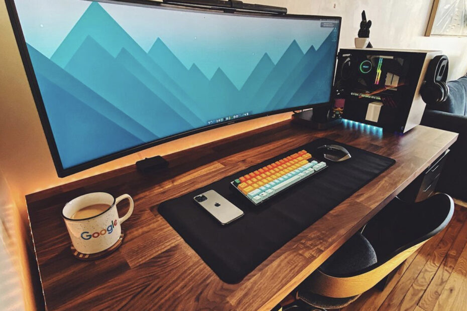 minimalist wood computer desk