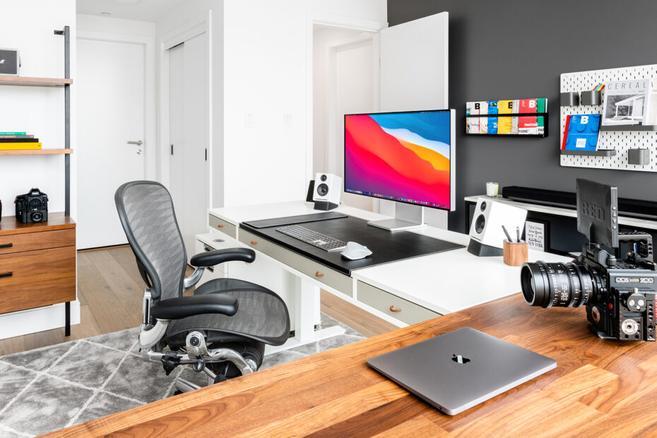 l shaped desk setup