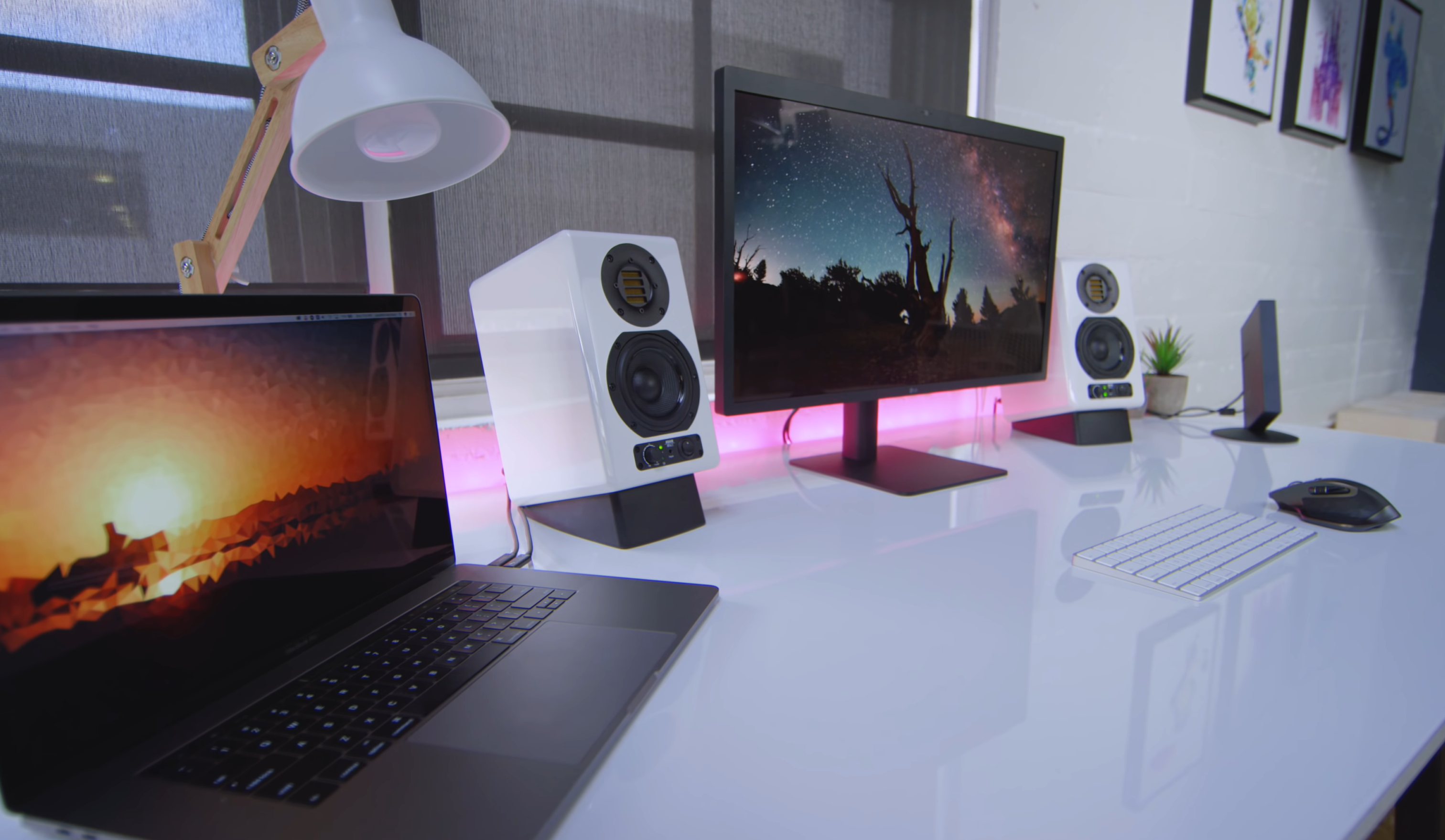 jonathan morrison desk setup