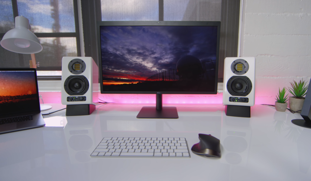 jonathan morrison desk setup